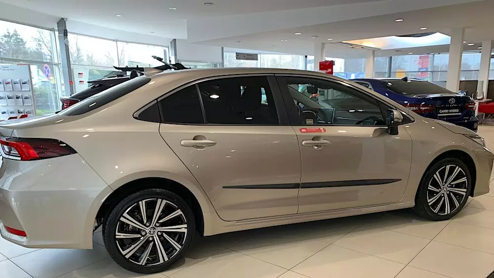 Riderauto Lišty dverí - Toyota Corolla SEDAN 2023- - Image 2