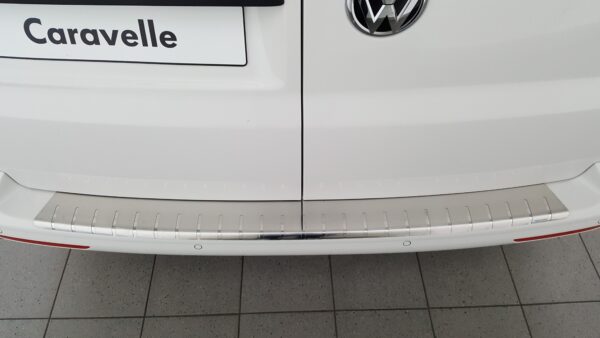 Alufrost Profilovaný prah kufra NEREZ - Volkswagen TRANSPORTER T6  otvaranie do boku 2015-2021 - Image 2